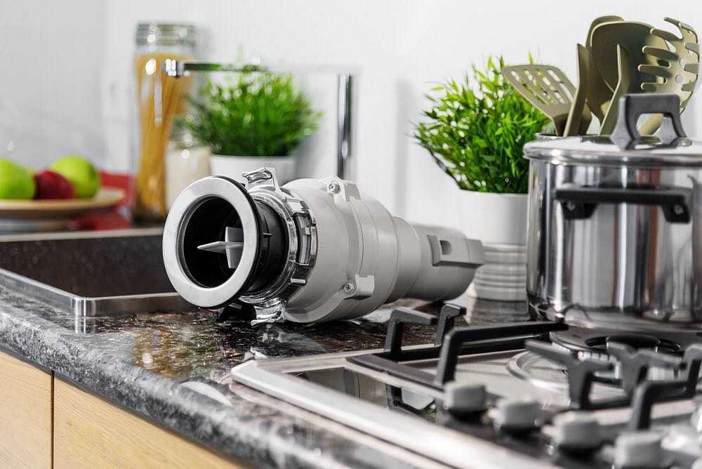 Советы по выбору кухонного измельчителя – топ лучших моделей на 2021 год.