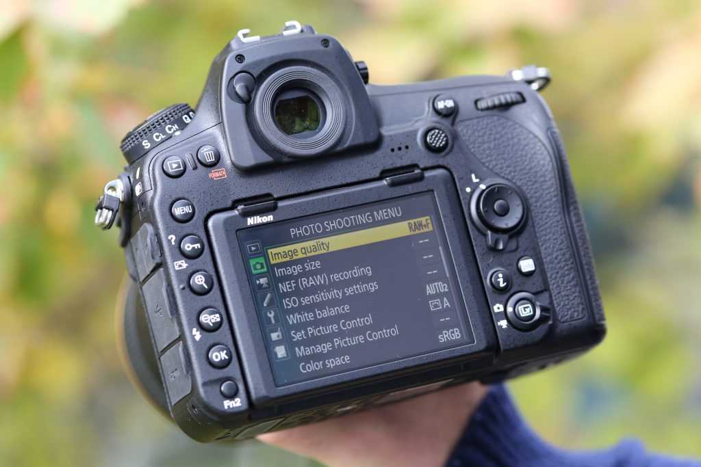 Обзор и технические характеристики Canon EOS 5DSR Body. 4 отзыва и рейтинг реальных пользователей о Canon EOS 5DSR Body. Достоинства, недостатки, комментарии.