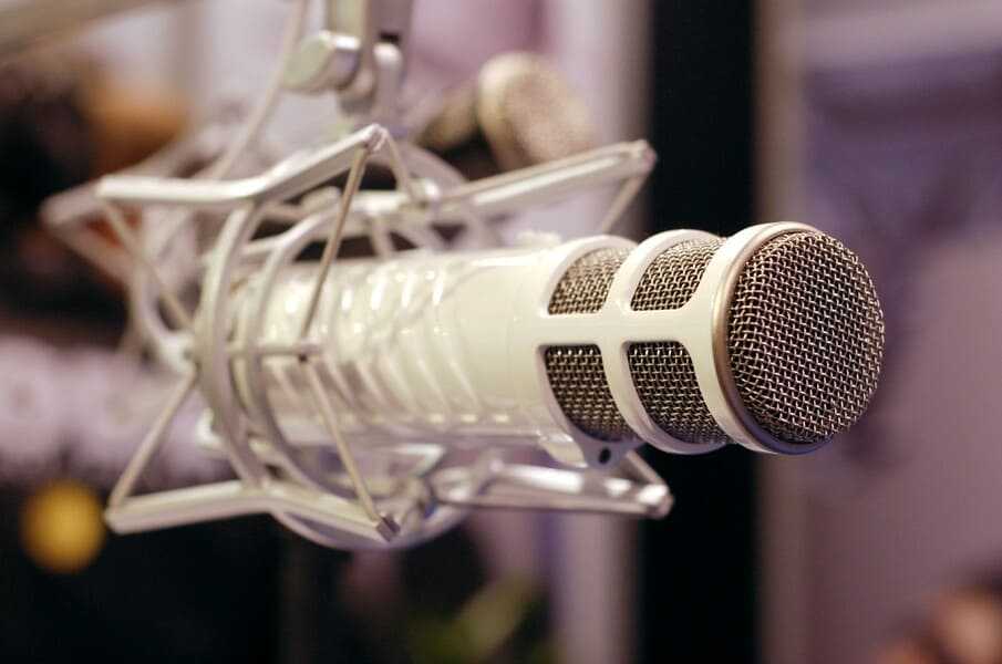 10 лучших петличных микрофонов – рейтинг 2021 года