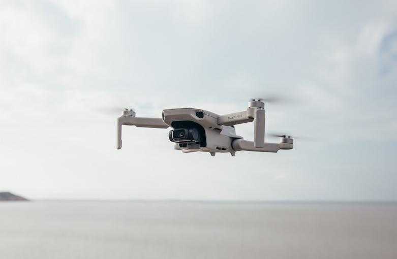 Квадрокоптер dji phantom 4 pro: обзор профессионального дрона, плюсы и минусы